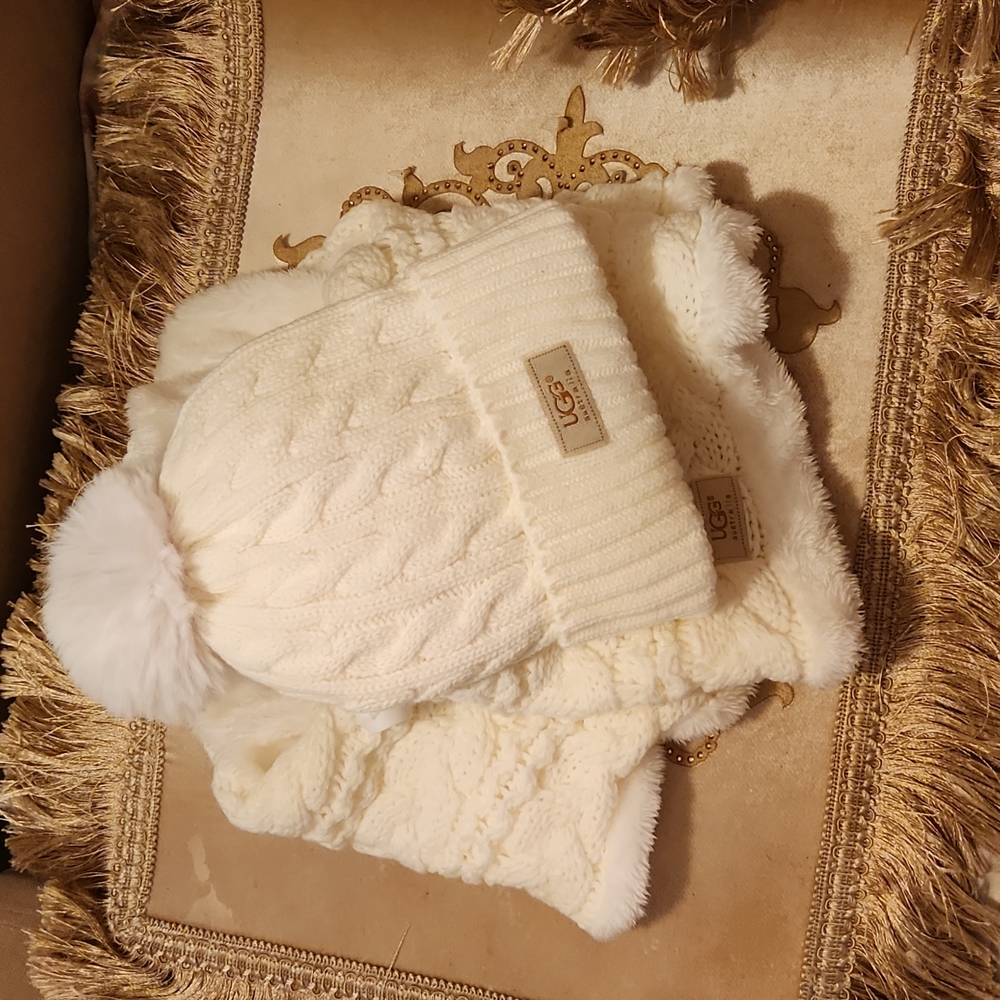 NEW UGG INFINITY SCARF AND HAT SET - Picture 1 of 4
